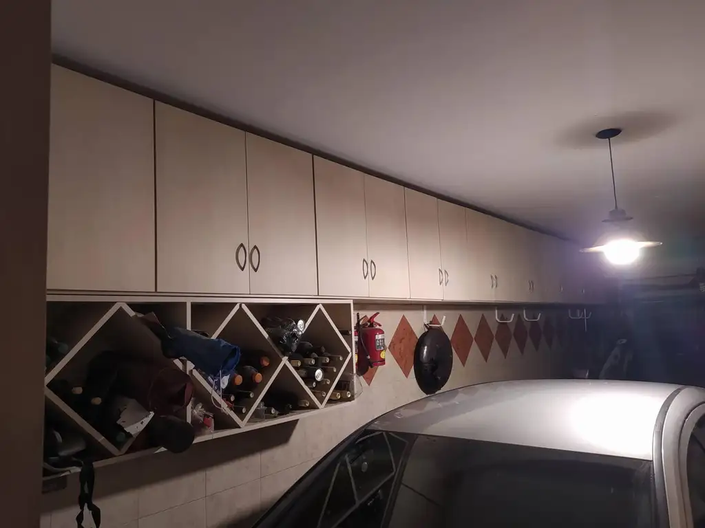 Foto de Casa De 5 Ambientes De 3 Pisos Con Quincho Y Pileta, imagen 2