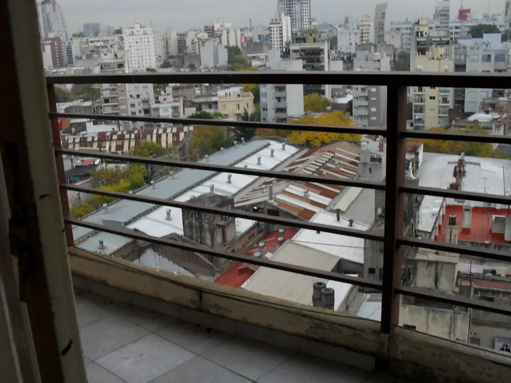 Foto de 3 AMBIENTES AL FRENTE CON BALCON CORRIDO A METROS DE PARQUE LEZAMA, imagen 5