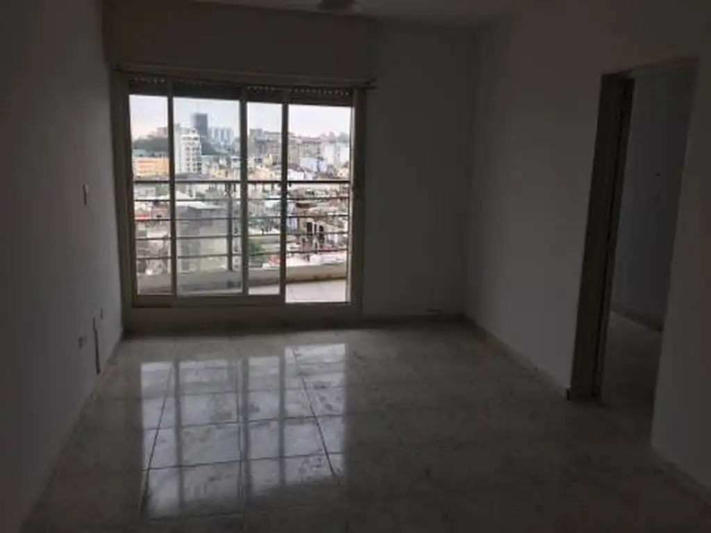 Foto de 3 AMBIENTES AL FRENTE CON BALCON CORRIDO A METROS DE PARQUE LEZAMA, imagen 4