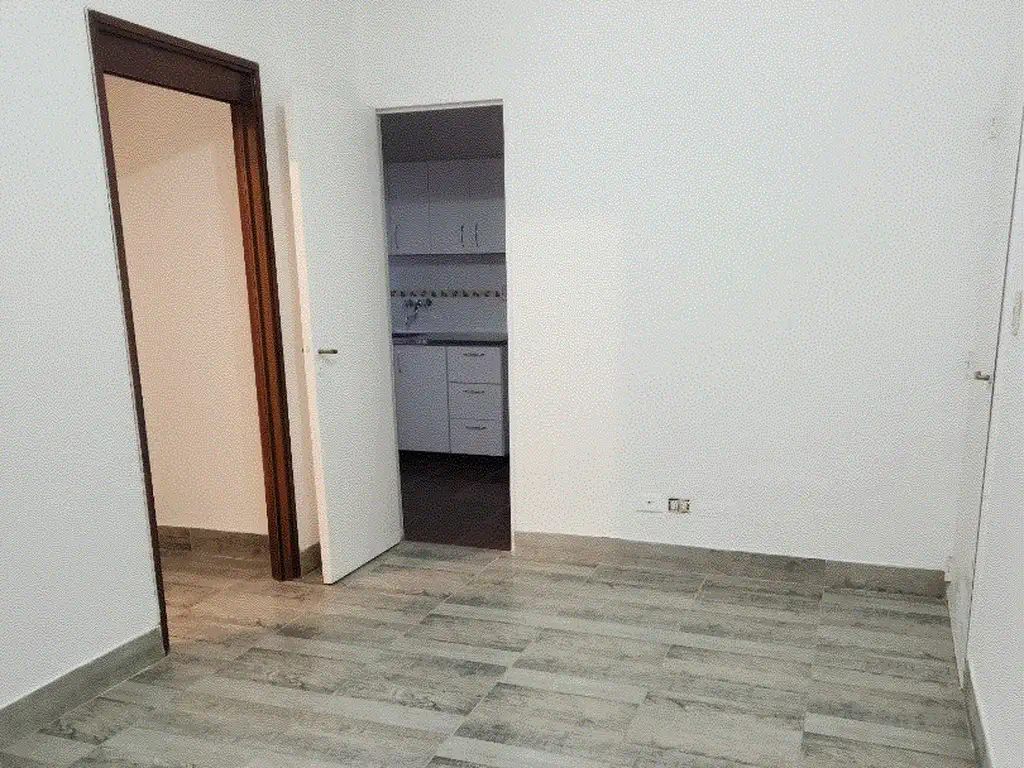 Foto de ALQUILER DEPARTAMENTO DOS AMBIENTES, FRENTE, PLANTA BAJA, PATIO, imagen 2