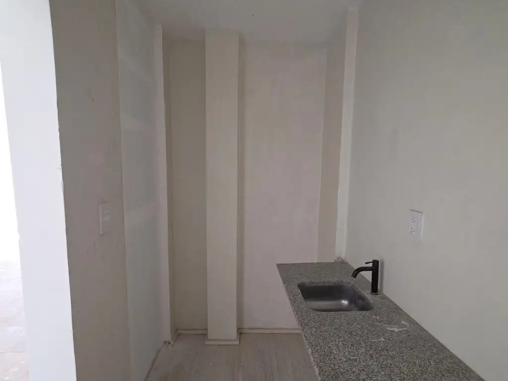 Foto de LOCAL DE 2 PLANTAS EN LOMA VERDE, COLECTORA EN EXCELENTE ESTADO, imagen 3