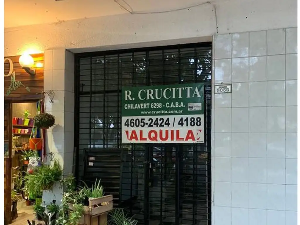 Foto de Local frente a plaza - 3x7 mts VENTA, imagen 4