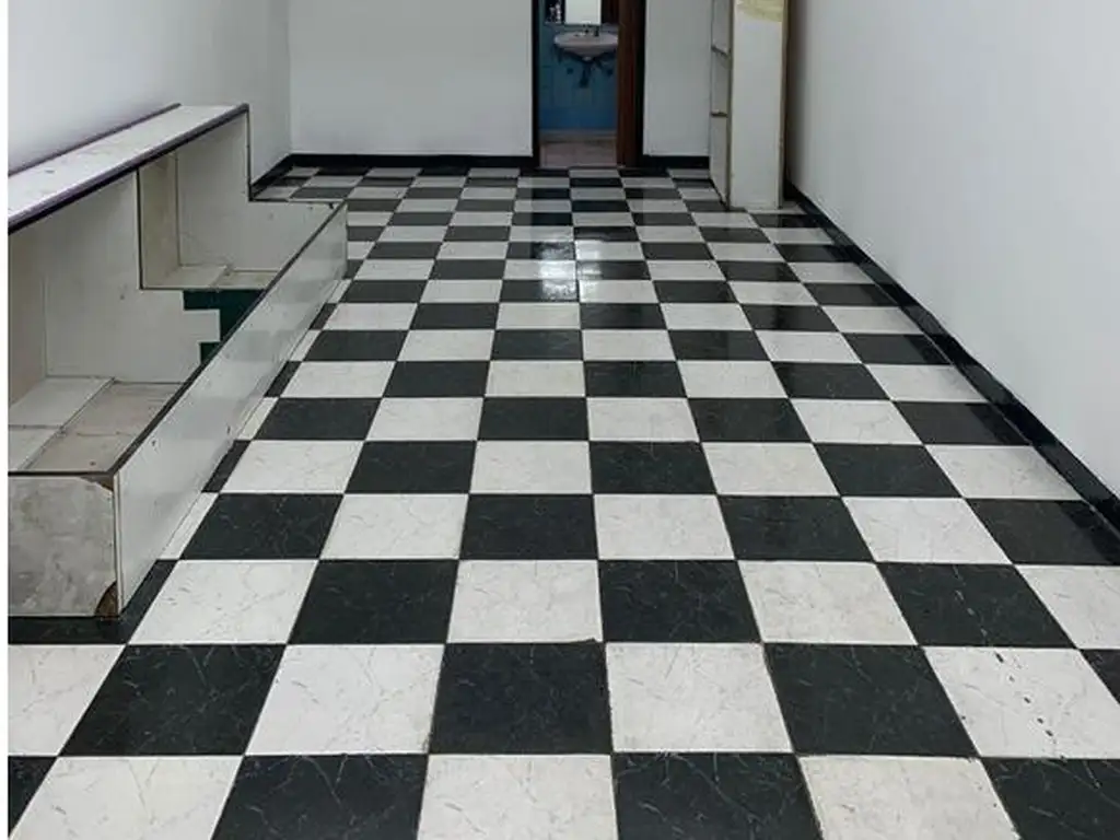 Foto de Local frente a plaza - 3x7 mts VENTA, imagen 1