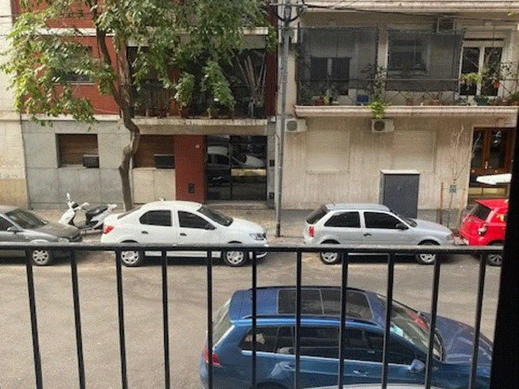 Foto de 2 AMBIENTES AL FRENTE CON BALCON EXCELENTE ESTADO CONTRATO PROFESIONAL, imagen 2