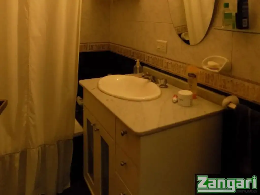 Foto de VENTA-TRIPLEX 4 AMB PATIO FONDO COCHERA 2 TZAS-PARQUE PATRICIOS, imagen 4