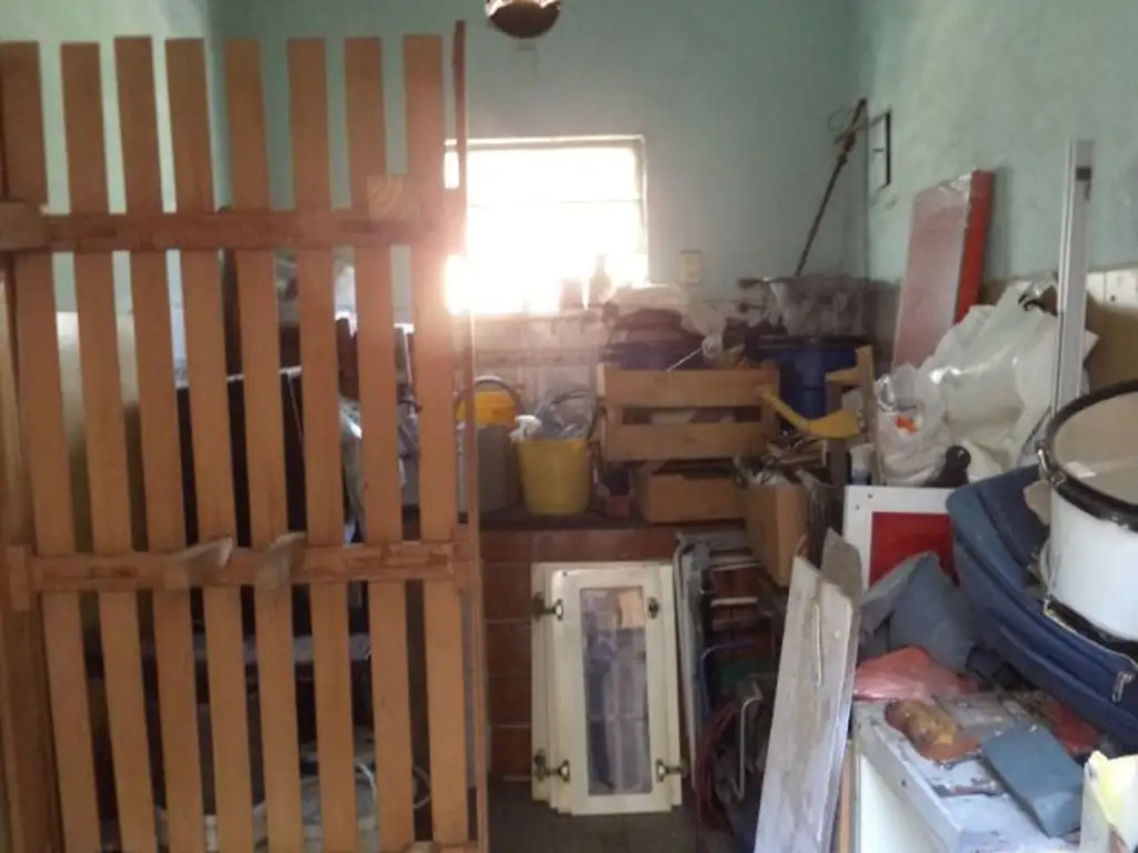Foto de VENTA- 2 VIVIENDAS 7 AMB + LOCAL EN ESQUINA EN BLOCK P/RECICLAR-POMPEYA, imagen 3