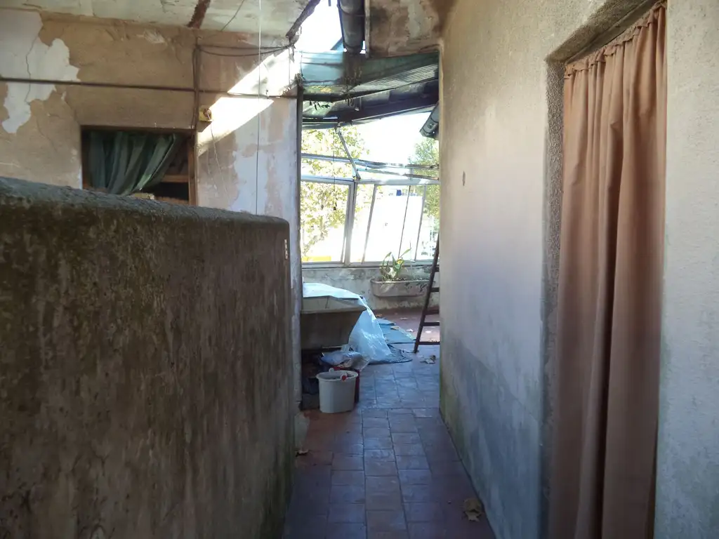 Foto de VENTA- 2 VIVIENDAS 7 AMB + LOCAL EN ESQUINA EN BLOCK P/RECICLAR-POMPEYA, imagen 4