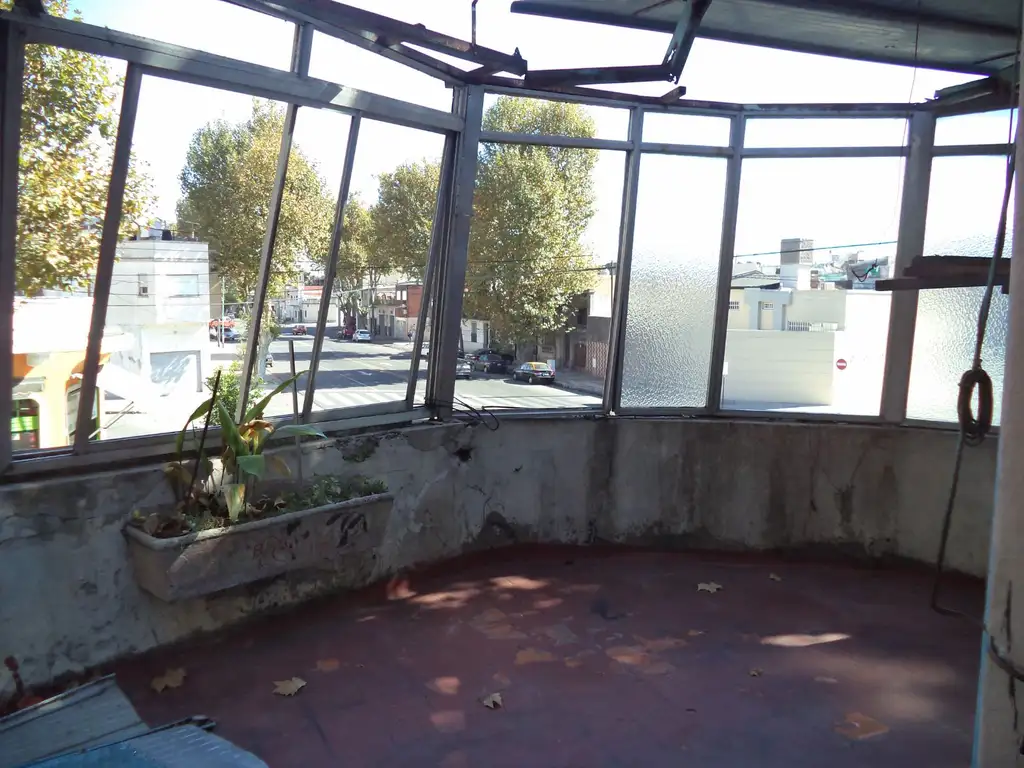 Foto de VENTA- 2 VIVIENDAS 7 AMB + LOCAL EN ESQUINA EN BLOCK P/RECICLAR-POMPEYA, imagen 5