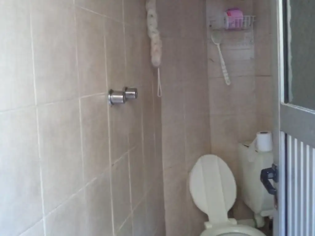 Foto de VENTA- 2 VIVIENDAS 7 AMB + LOCAL EN ESQUINA EN BLOCK P/RECICLAR-POMPEYA, imagen 2