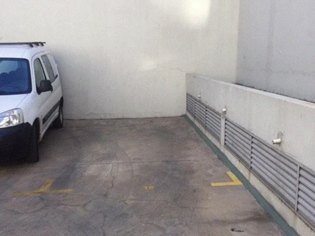 Foto de COCHERA FIJA DESCUBIERTA EN PLANTA SOLO PARA MOTO, imagen 1
