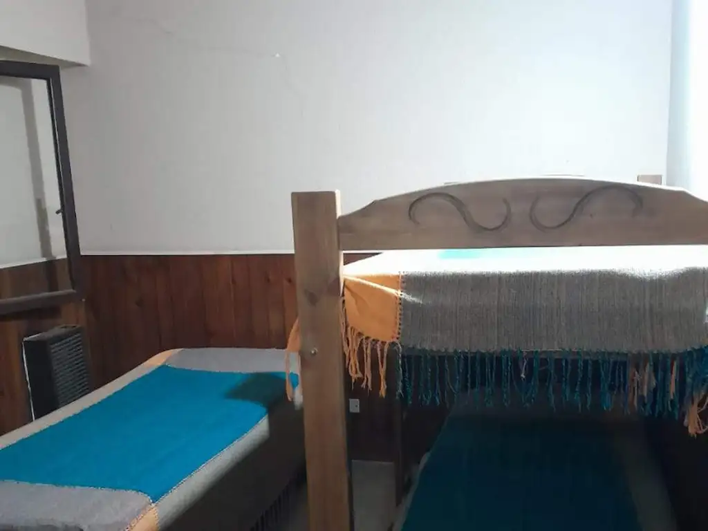 Foto de ALQUILO CHALET Z/CENTRO ENTRADA Y ESPACIO PARA AUTOS Y FONDO: A2189, imagen 5
