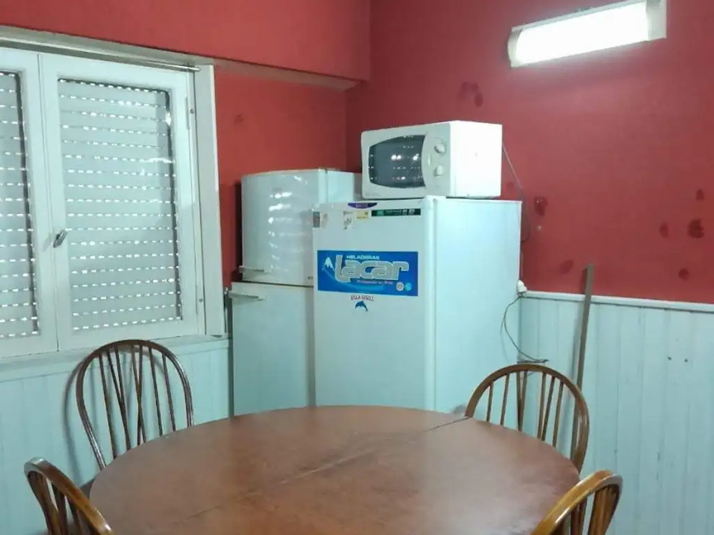 Foto de ALQUILO CHALET Z/CENTRO ENTRADA Y ESPACIO PARA AUTOS Y FONDO: A2189, imagen 4