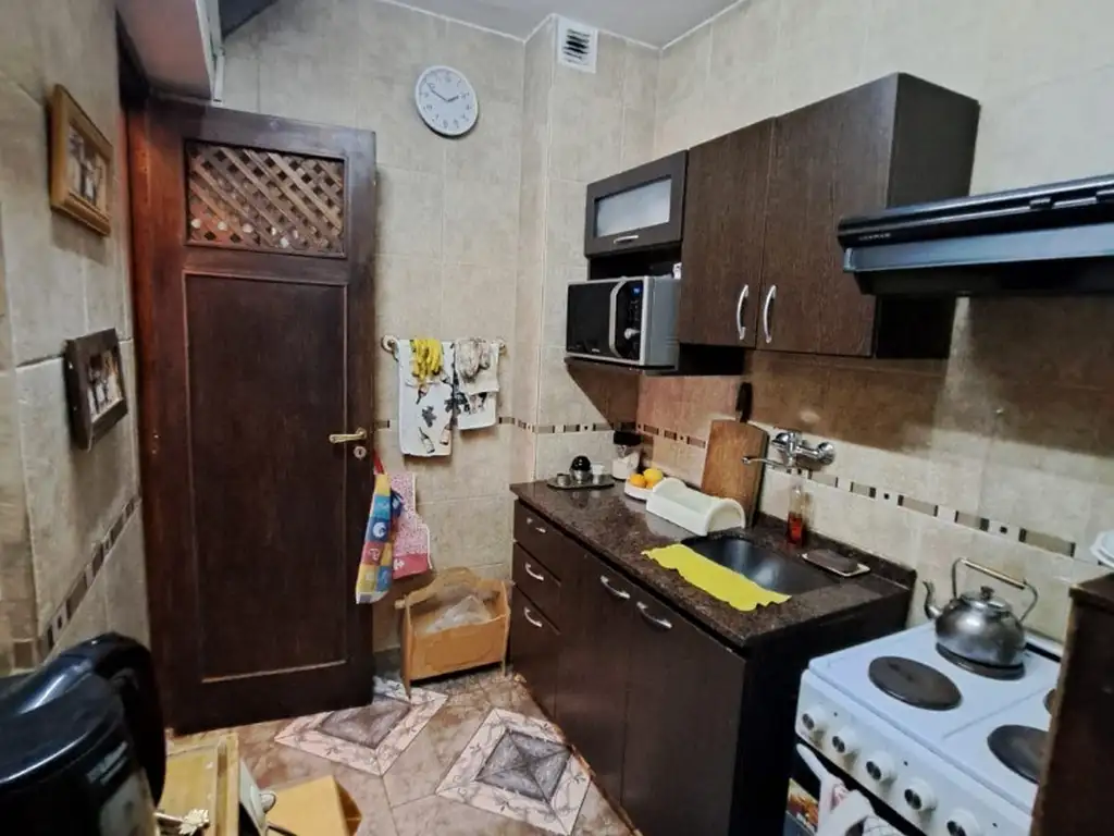 Foto de VENDE DEPTO 4 AMBIENTES AL FRENTE CON PATIO, LAVADERO, COCINA SEPARADA, imagen 5