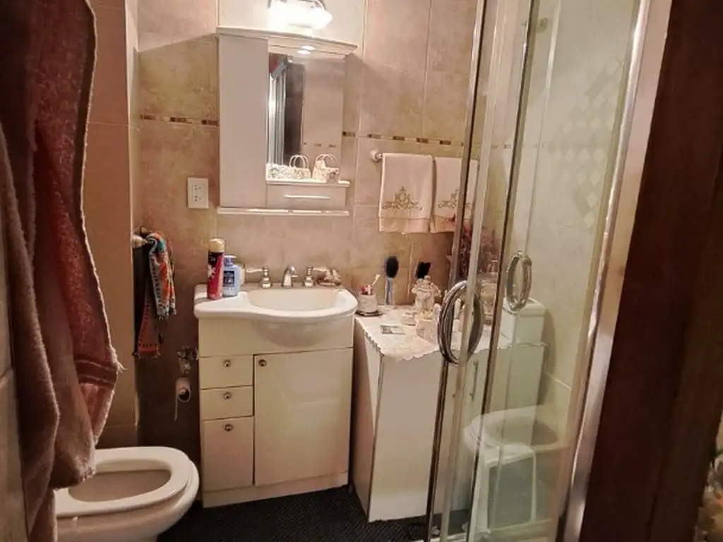 Foto de VENDE DEPTO 4 AMBIENTES AL FRENTE CON PATIO, LAVADERO, COCINA SEPARADA, imagen 3