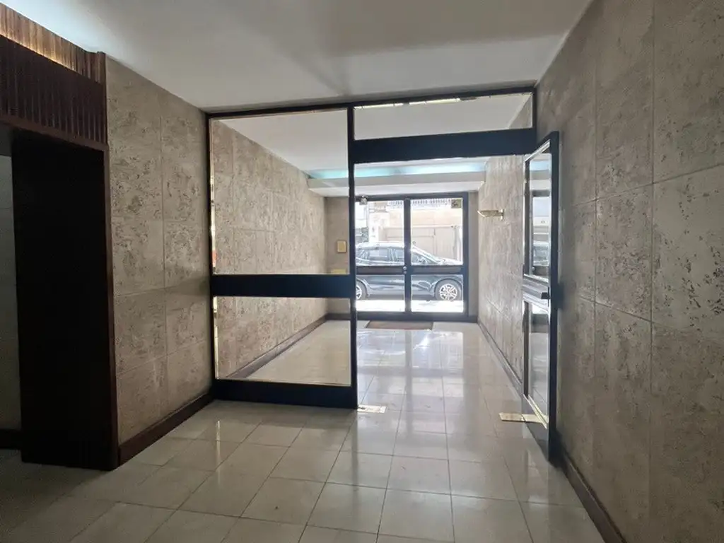 Foto de DEPARTAMENTO 4 AMBIENTES. Con entrada y habitación de servicio. Recoleta, imagen 4