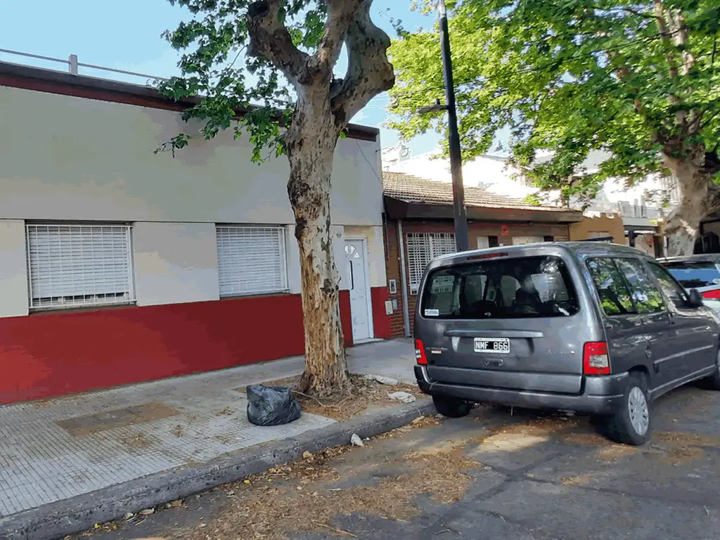 Foto de EXCELENTE DEP.TO TIPO CASA 3 AMBIENTES SIN EXPENSAS, imagen 1