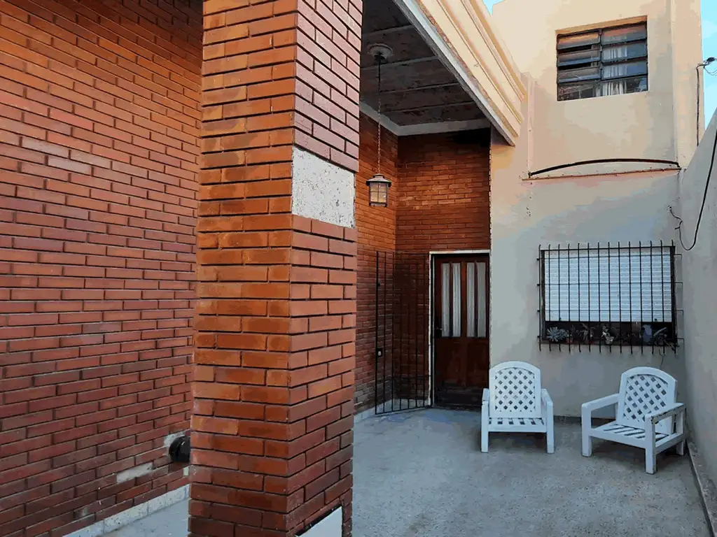 Foto de EXCELENTE DEP.TO TIPO CASA 3 AMBIENTES SIN EXPENSAS, imagen 4