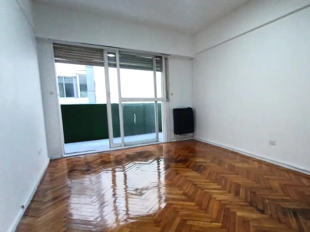 Foto de Muy luminoso 2 ambientes con lavadero y comedor diario, imagen 1
