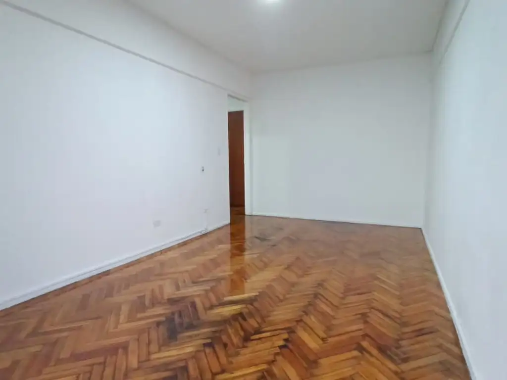 Foto de Muy luminoso 2 ambientes con lavadero y comedor diario, imagen 2