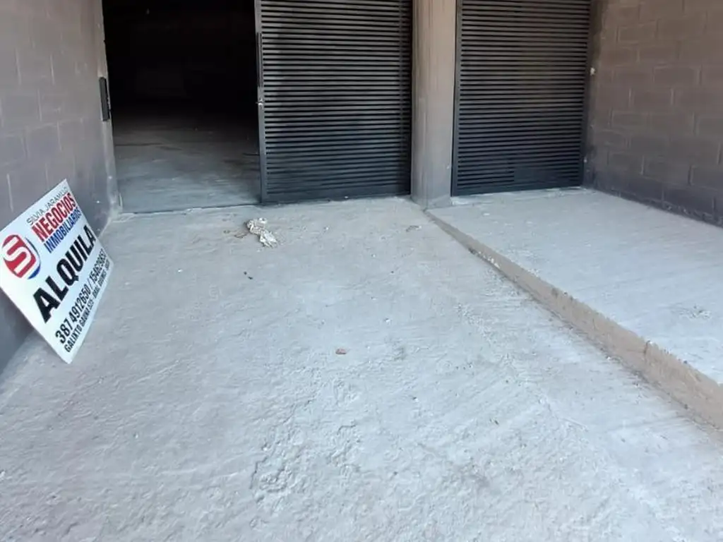 Foto de EN ALQUILER GALPON CON SALON DE VENTA EXCELENTE UBICACION, imagen 1