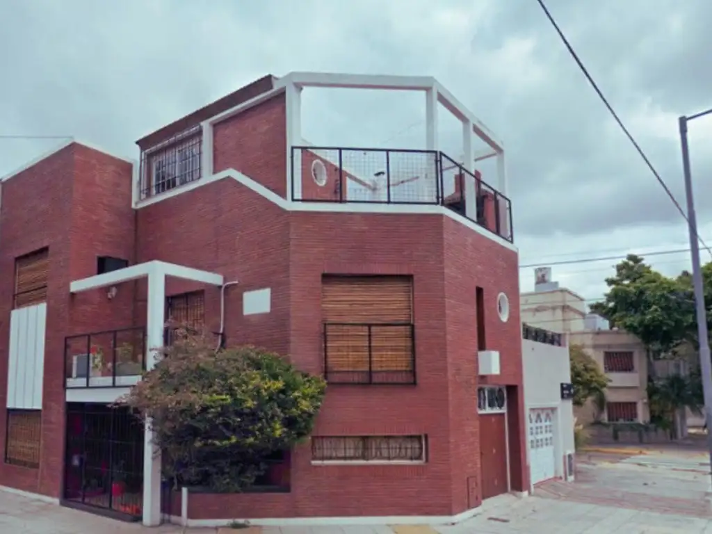 Foto de EXCELENTE CASA EN ESQUINA LINIERS, imagen 1