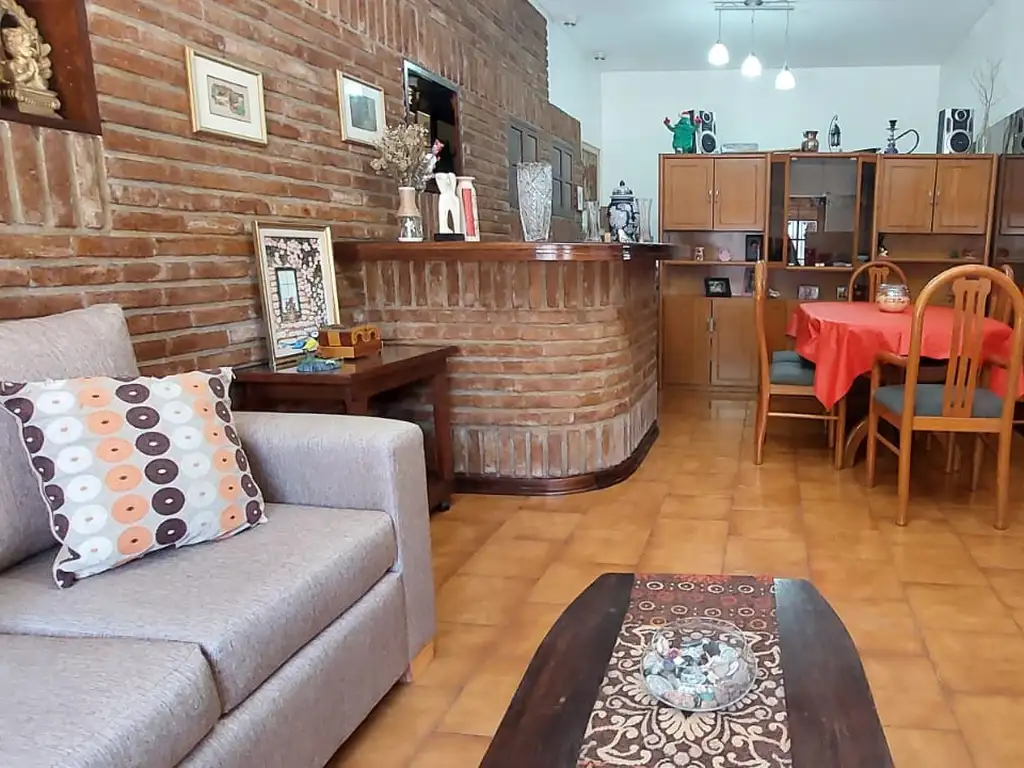 Foto de EXCELENTE CASA EN ESQUINA LINIERS, imagen 2