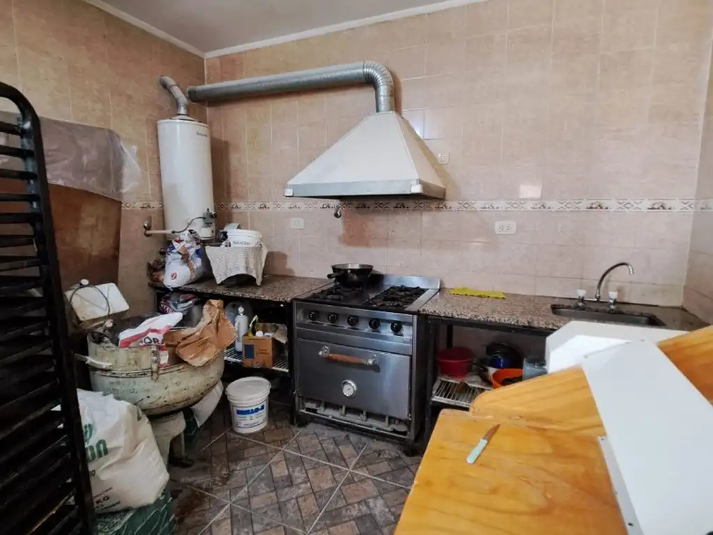 Foto de VENDE LOCAL EN ESQUINA EN VILLA GERAL MITRE CON MOBILIARIO, imagen 2