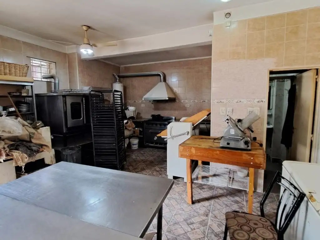 Foto de VENDE LOCAL EN ESQUINA EN VILLA GERAL MITRE CON MOBILIARIO, imagen 3
