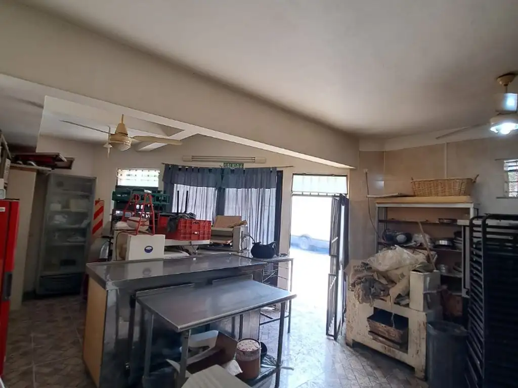 Foto de VENDE LOCAL EN ESQUINA EN VILLA GERAL MITRE CON MOBILIARIO, imagen 5