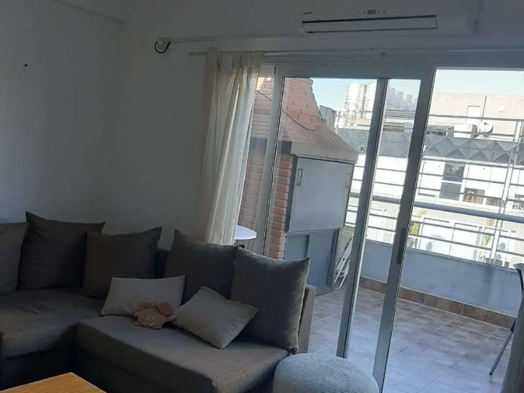 Foto de Alquiler de piso al frente de 4 ambientes con balcón terraza y 2, imagen 2