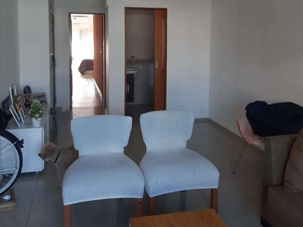 Foto de Alquiler de piso al frente de 4 ambientes con balcón terraza y 2, imagen 3