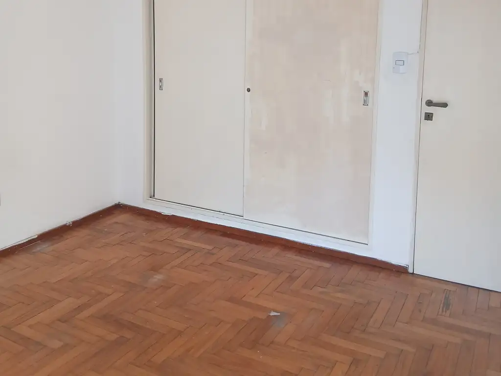 Foto de DEPARTAMENTO DE 3 AMBIENTES AL FRENTE CON BALCON CORRIDO, imagen 3