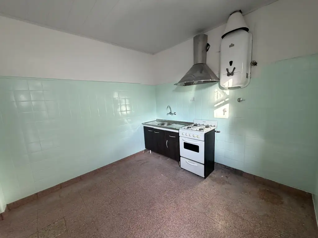 Foto de Alquiler Ph 4 ambientes con patio para uso comercial - Villa Lugano, imagen 1