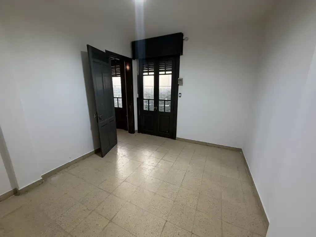 Foto de Alquiler Ph 4 ambientes con patio para uso comercial - Villa Lugano, imagen 5