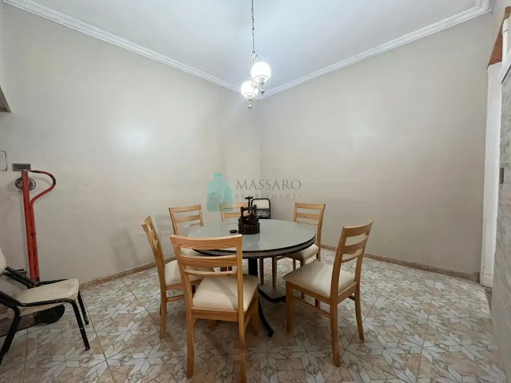 Foto de Departamento tipo casa 5 ambientes con balcón terraza, Liniers., imagen 2