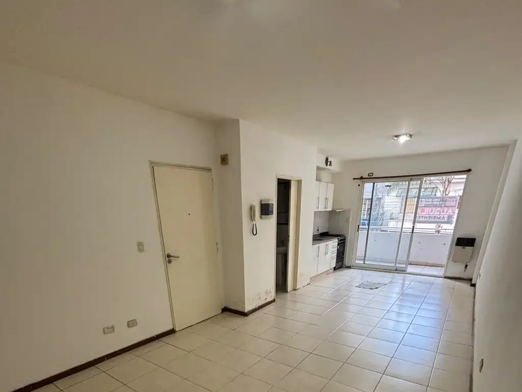 Foto de Neuquen 1852 Piso 1° B Monoambiente al frente, a 50 Mts de Plaza, imagen 2
