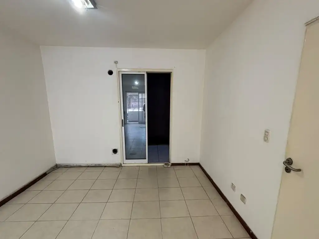 Foto de Neuquen 1852 Piso 1° B Monoambiente al frente, a 50 Mts de Plaza, imagen 3
