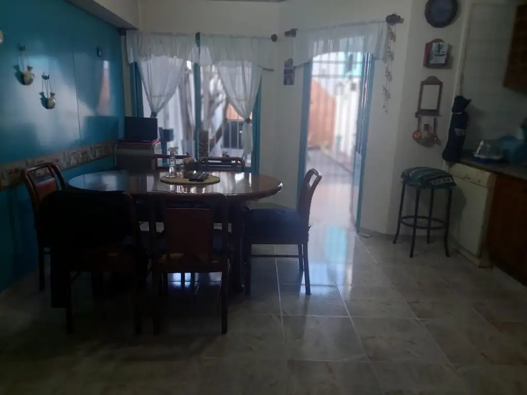 Foto de EXCELENTE DUPLEX 4 AMBIENTES CON COCHERA., imagen 3