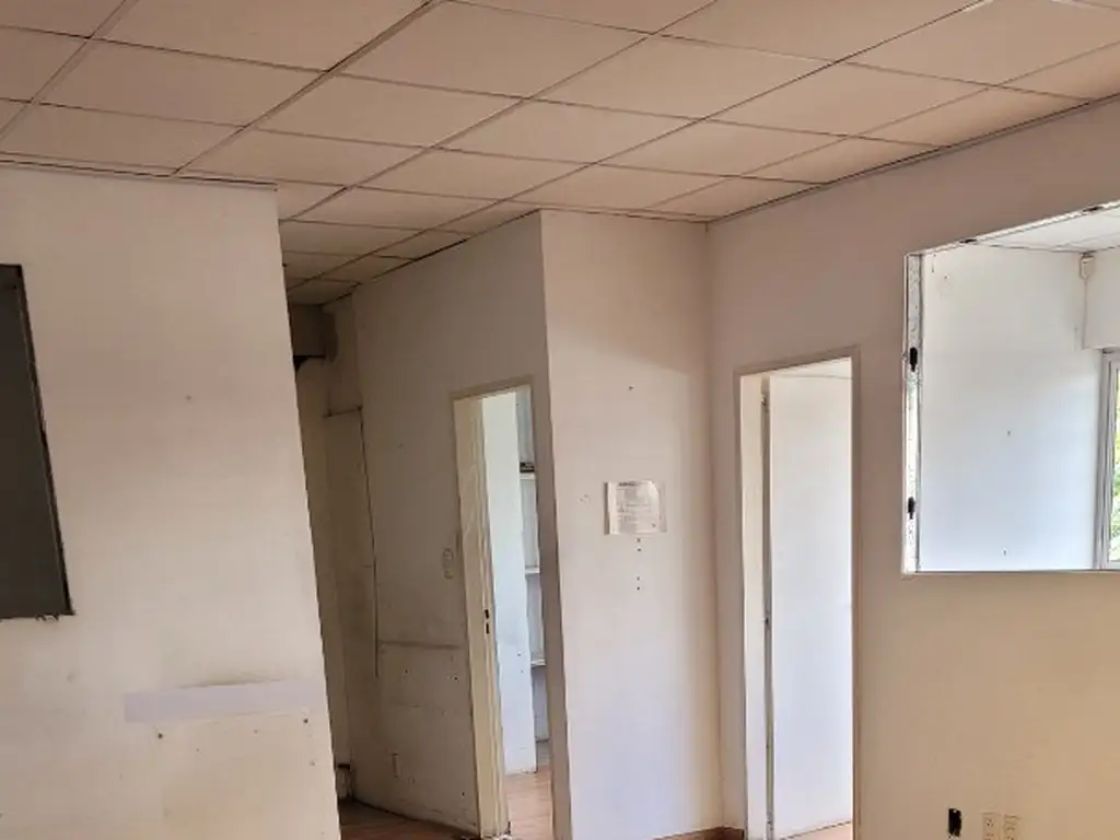 Foto de EXCELENTE GALPON SOBRE A MITRE , A METROS DE PELLIZA 300 m2 cub sobre, imagen 5