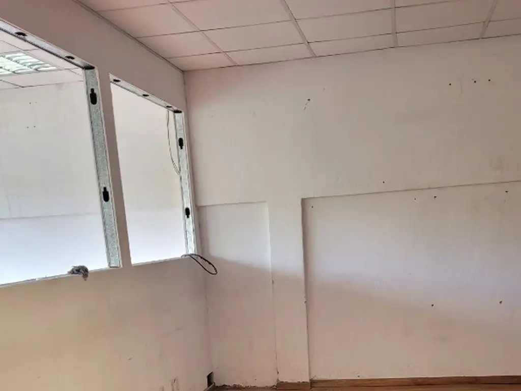 Foto de EXCELENTE GALPON SOBRE A MITRE , A METROS DE PELLIZA 300 m2 cub sobre, imagen 5