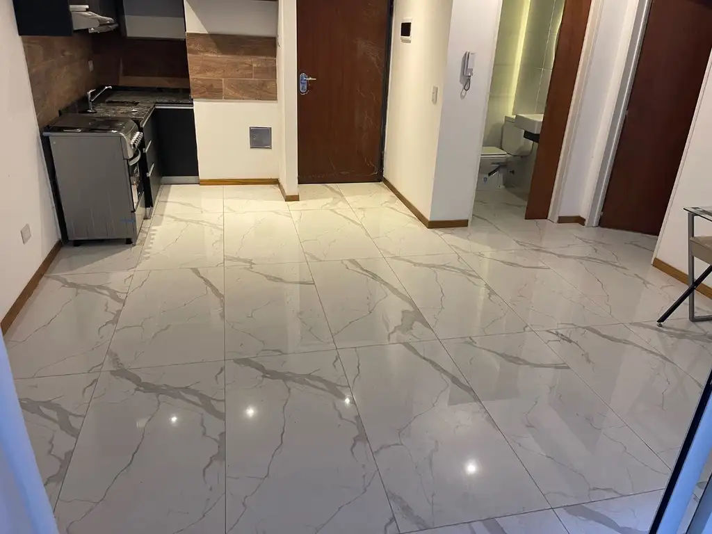 Foto de 2 Amb, Planta Baja Con Patio 3 anos, 71 Metros Totales, 30 M De Patio, imagen 2
