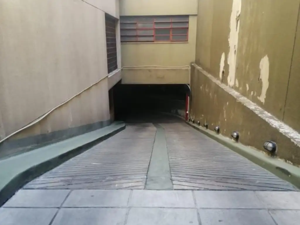 Foto de Excelente cochera en subsuelo en edificio., imagen 1