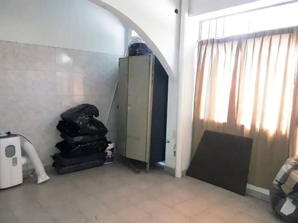 Foto de DEPARTAMENTO PH TIPO CASA FRENTE. 9 AMBIENTES. 3 BAÑOS, imagen 4