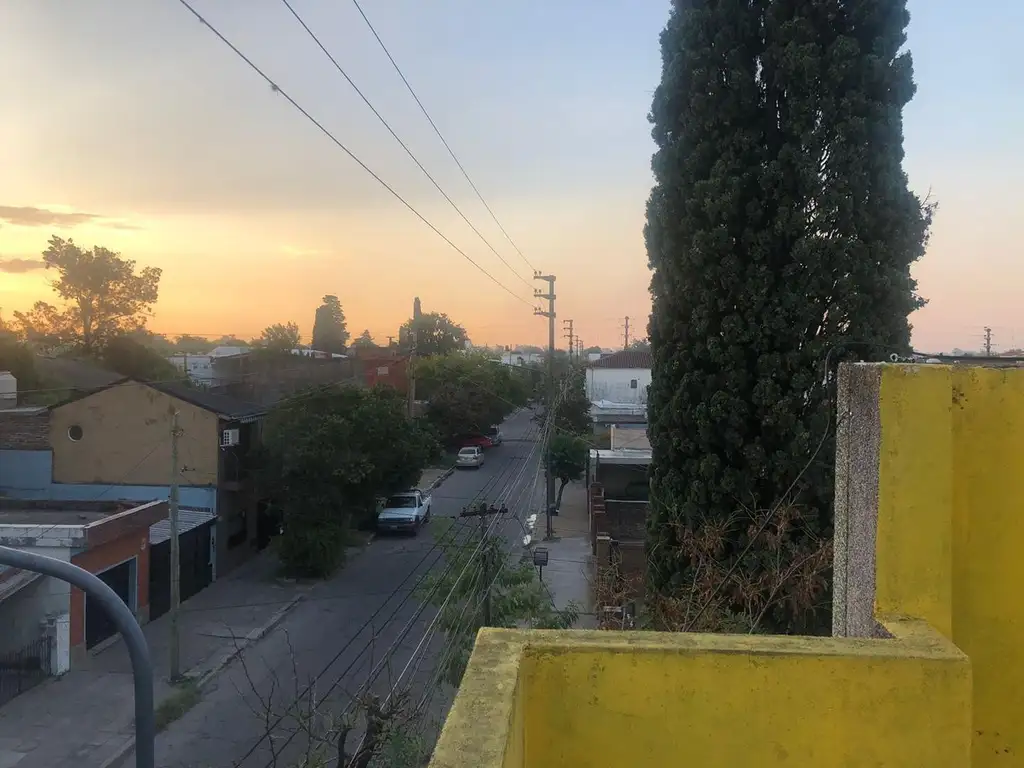 Foto de CASA PH FRENTE - PLANTA ALTA - KM 18, imagen 2