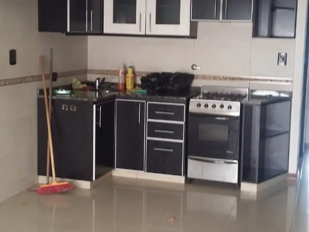 Foto de Dos ambientes Pb con patio en alquiler BAJAS EXPENSAS, imagen 2