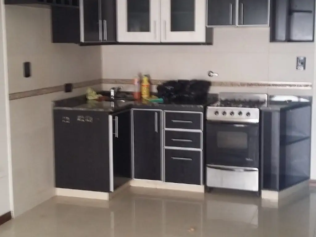 Foto de Dos ambientes Pb con patio en alquiler BAJAS EXPENSAS, imagen 1