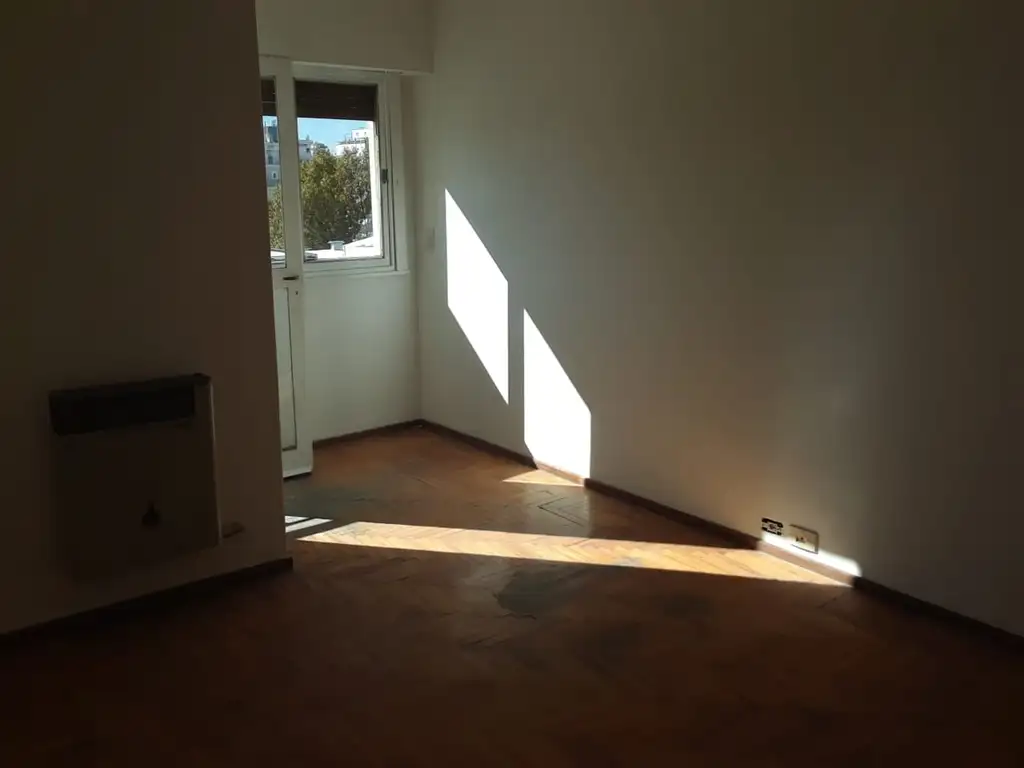 Foto de DOS AMBIENTES CONTRAFRENTE CON BALCON BAÑO Y COCINA COMPLETOS LUMINOSO, imagen 3