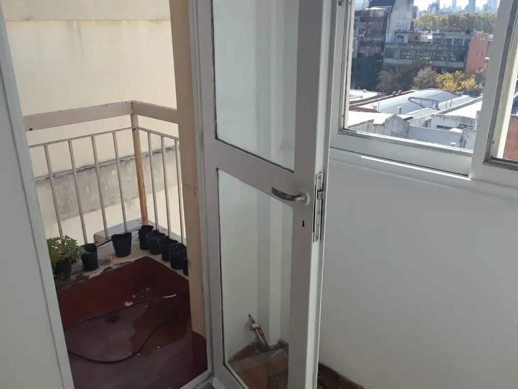Foto de DOS AMBIENTES CONTRAFRENTE CON BALCON BAÑO Y COCINA COMPLETOS LUMINOSO, imagen 4