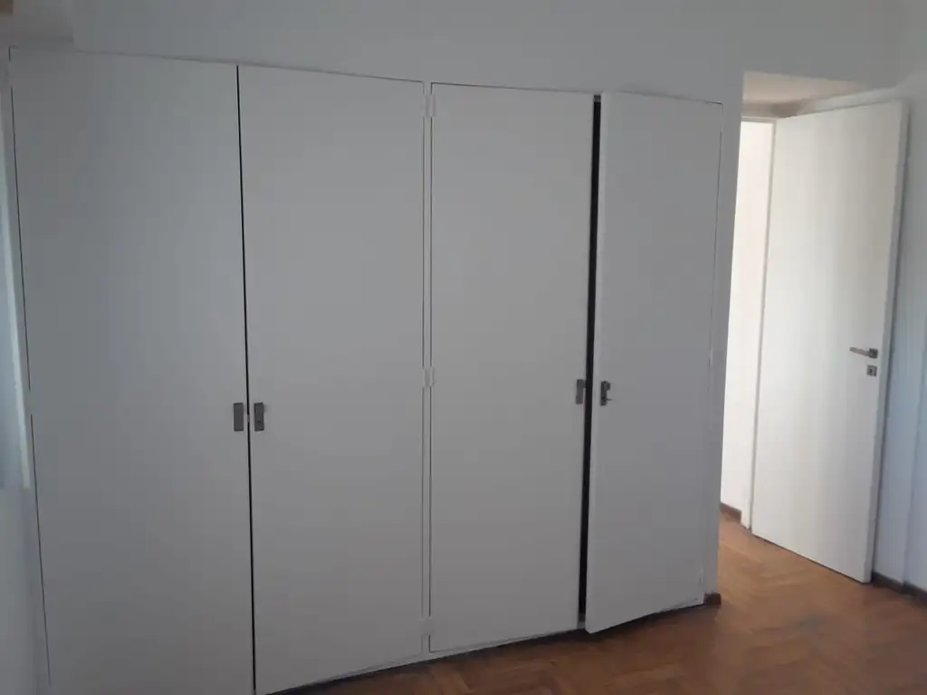 Foto de DOS AMBIENTES CONTRAFRENTE CON BALCON BAÑO Y COCINA COMPLETOS LUMINOSO, imagen 5