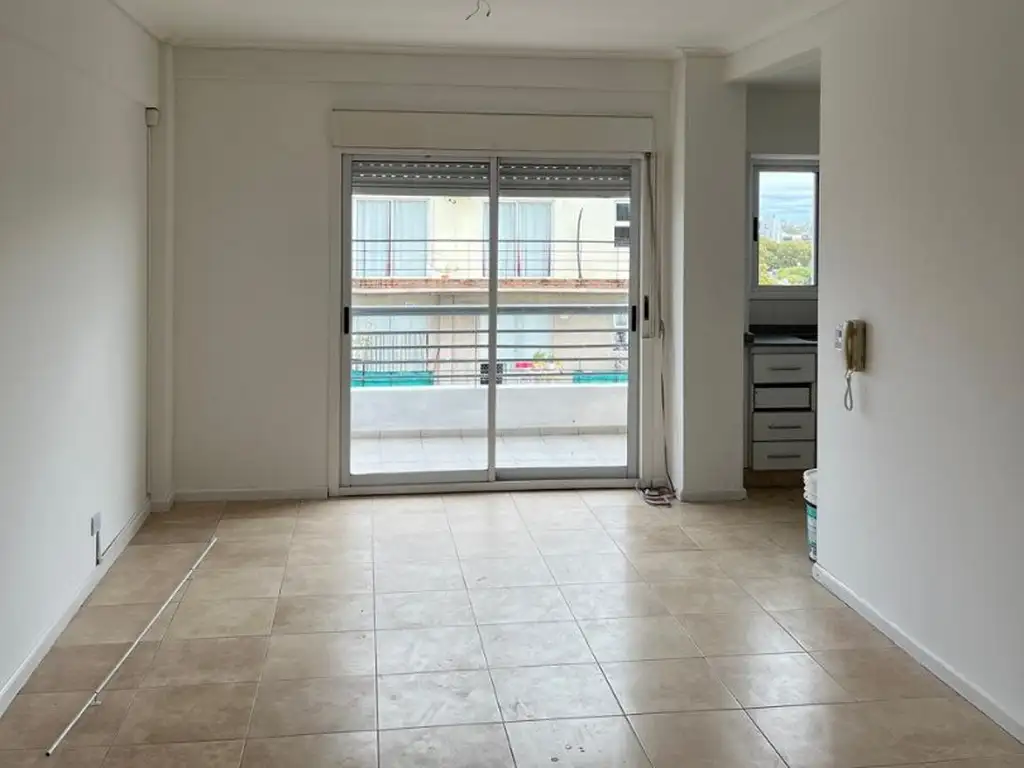 Foto de DEPARTAMENTO 3 AMB AL FRENTE CON BALCON, imagen 2